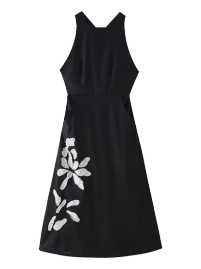 Elegant dress in black with contrast flower embroidery